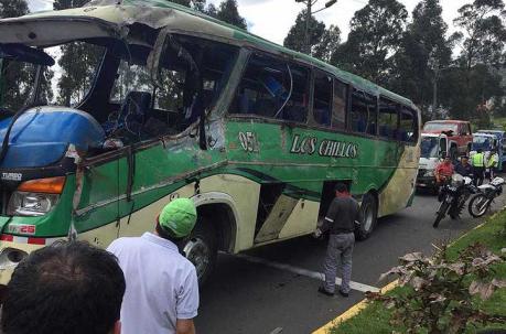 El fallecimiento de una personas más tras el volcamiento del bus se dio en un hospital. Foto: Eduardo Terán / ÚN