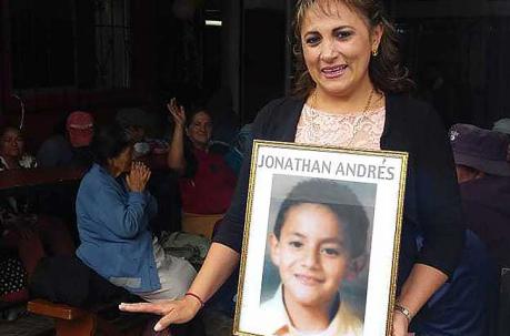 Catalina Avilés. Es la creadora y directora de la Fundación Jonathan, que lleva el nombre de su hijo, fallecido trágicamente en el 2002. Ayuda a personas de escasos recursos. Foto: Ana Guerrero / ÚN