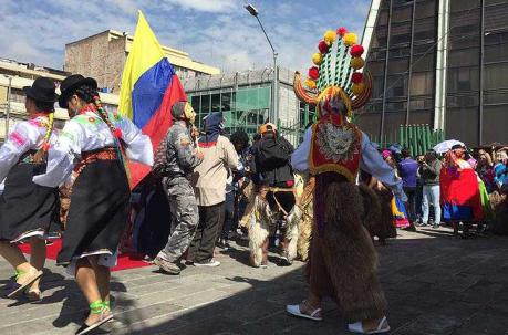 Las danzas tradicionales estuvieron primeritas en la Plaza de la República. Fotos: Betty Beltrán / ÚN