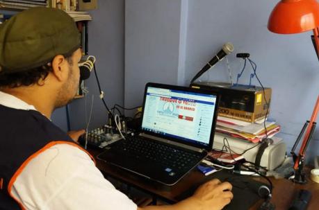 Marco Rubio, del Colectivo Mi Loma Grande, administra la web de trueques. Eduardo Terán / ÚN