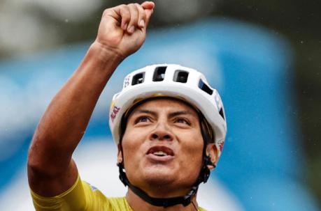 El 'Cubanito', como lo conocen, celebra al cruzar la meta. Foto: AFP