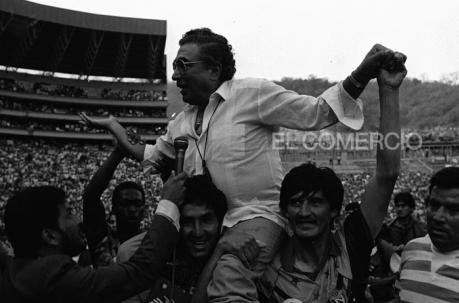 Con el DT Ernesto Guerra a la cabeza, El Nacional dio la vuelta olímpica ante Barcelona, en el Monumental de Guayaquil en 1992. Foto: Archivo / ÚN