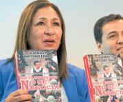 Estela Valdivia, abogada de Montesinos, presenta el libro de Montesinos. Foto: Ernesto Arias / EFE