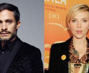 El actor mexicano Gael García Bernal (izq.) y la actriz Scarlett Johansson. Fotos: Tomadas de IMDb