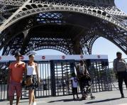 La torre Eiffel es visitada por millones de turistas en Francia. Foto: AFP