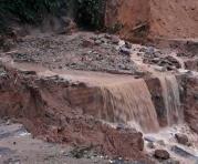 La Saracay-Piñas, en El Oro, es una de las más afectadas, en este caso, por la fuerza de una cascada. Foto: Cortesía de Obrás Públicas / El Oro