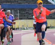 Corredores amateurs ya se entrenan en la pista atlética del Atahualpa. Foto: Julio Estrella / ÚN