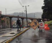 Hoy en la mañana, en la altura de San Roque, se pusieron las señales de desvío por  los trabajos que se realizaron en la vía. Foto: ÚN