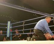 El boxeador había caído cinco veces en dos rounds, antes del golpe final, en una brutal pelea ante Adam Braidwood. Foto: Tomada de Infobae
