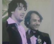Sylvester Stallone y el director John G. Avildsen con el Oscar obtenido por la cinta 'Rocky'. Foto: IMDB