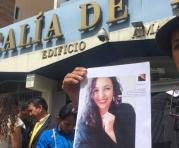 La abuela de la joven fallecida en la Fiscalìa del Ecuador. Foto: Paúl Rivas / ÚN