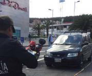 El automóvil que golpeó a la mujer en el norte de Quito. Foto: Paúl Rivas / ÚN