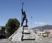 Una estatua de Atahualpa adorna el redondel la misma que será reubicada en la propia plaza. Foto: Archivo / ÚN