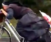 "¡Adelanta a Sor Bicicleta, una monja dándolo todo!", dice el hombre que filmó a la mujer haciendo el Camino de Santiago velozmente. Foto: Captura de pantalla