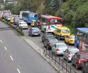 Durante 90 días el carril derecho de la autopista General Rumiñahui, en sentido Quito - Valles, será intervenido con el fin de reponer la carpeta asfáltica. Foto: Archivo / ÚN