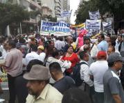 Con banderas de Ecuador y Guayaquil, con camisetas con el rostro del Jefe de Estado y pancartas expresaron su apoyo al primer mandatario. Foto: Jorge González / ÚN