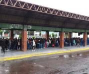 La gente se aglomeró en la estación de El recreo en el sur de Quito. Foto: ÚN