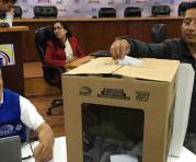 Aficionados se acercaron al segundo piso del Consejo Nacional Electoral de la Iñaquito e Ignacio Santa Maria.