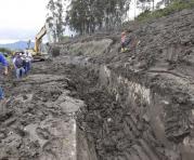 Un deslizamiento de tierra en la escombrera de El Troje dejó sin agua potable a 171 barrios de Quito. Foto: Alfredo Lagla / ÚN