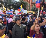 Militantes políticos a favor y en contra de Jorge Glas se concentraron en el norte de Quito. Foto: Paúl Rivas / ÚN