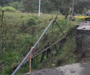 La vía en el kilómetro 72 se vino abajo debido a una alcantarilla colapsada. Foto: Paula Merchán / ÚN