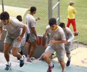 Los jugadores de Aucas en el entrenamiento de ayer, en Chillogallo. Foto: David Paredes /ÚN