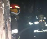 El incendio se produjo la noche del sábado. Foto: Cortesía Cuerpo de Bomberos de Quito