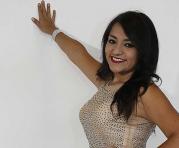 Yadira Tapia presenta una canción que invita al público a disfrutar la fiesta y bailar bien zapateadito. Foto: Alfredo Lagla / ÚN
