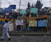 La protesta duró tres horas. Participaron familiares y jóvenes que asisten al centro La Dolorosa.