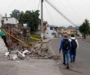 El muro de un conjunto de viviendas que recibió el choque quedó destruido. Foto: Roxana Madrid / ÚN