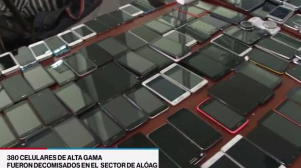 Colombianos fueron detenidos por no justificar la procedencia de 380 celulares