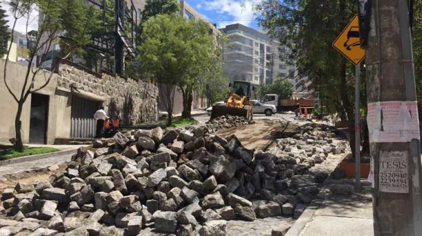 Las piedras de la calles Bosmediano están siendo retiradas. Foto: ÚN